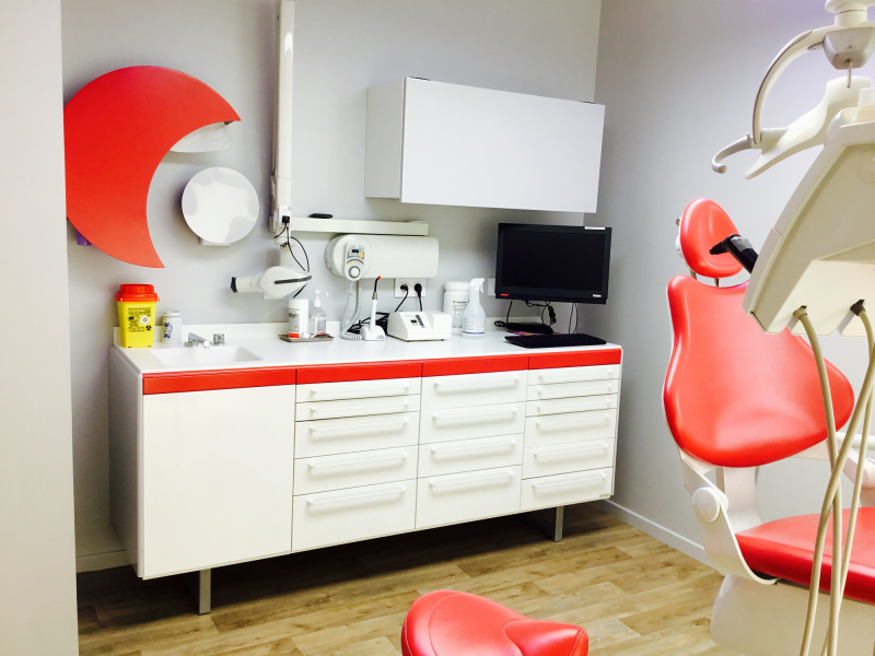 Peinture et sol d'un cabinet dentaire à Montivilliers 76